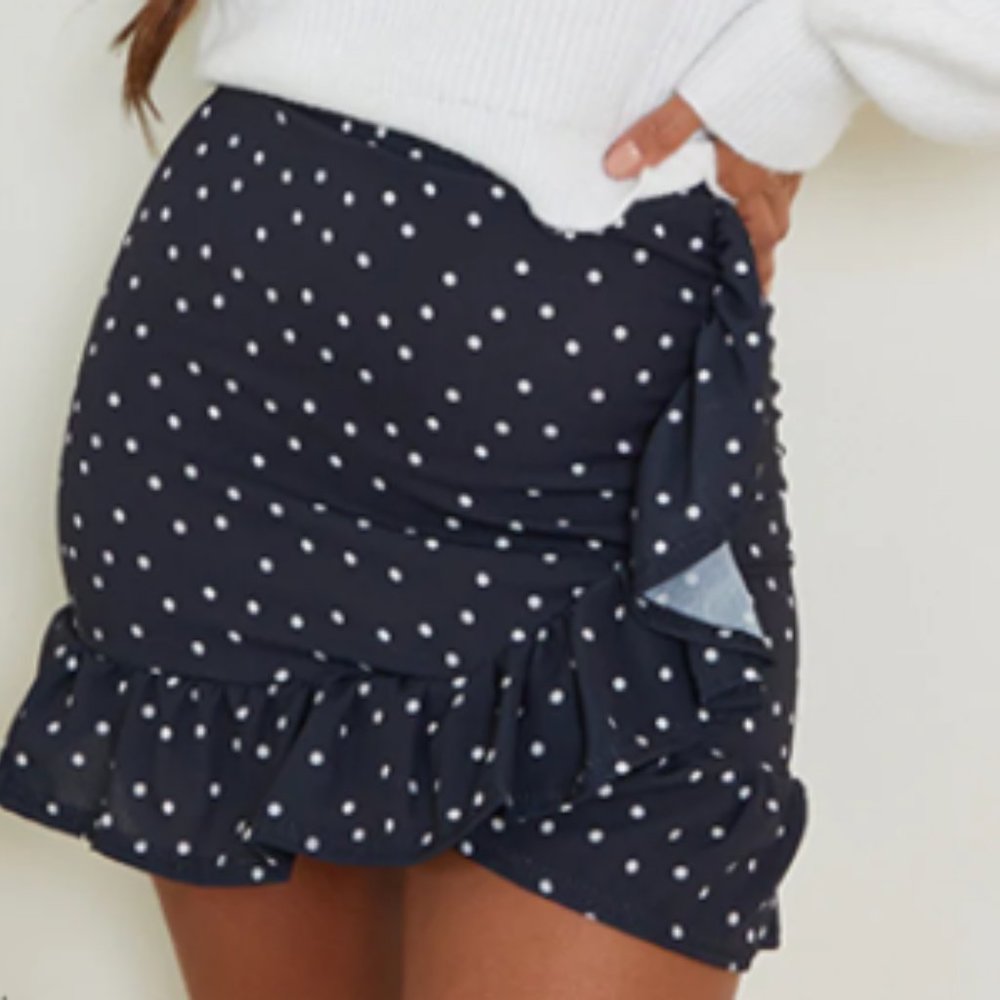 PRETTY LITTLE THING BLACK POLKA DOT SKIRT